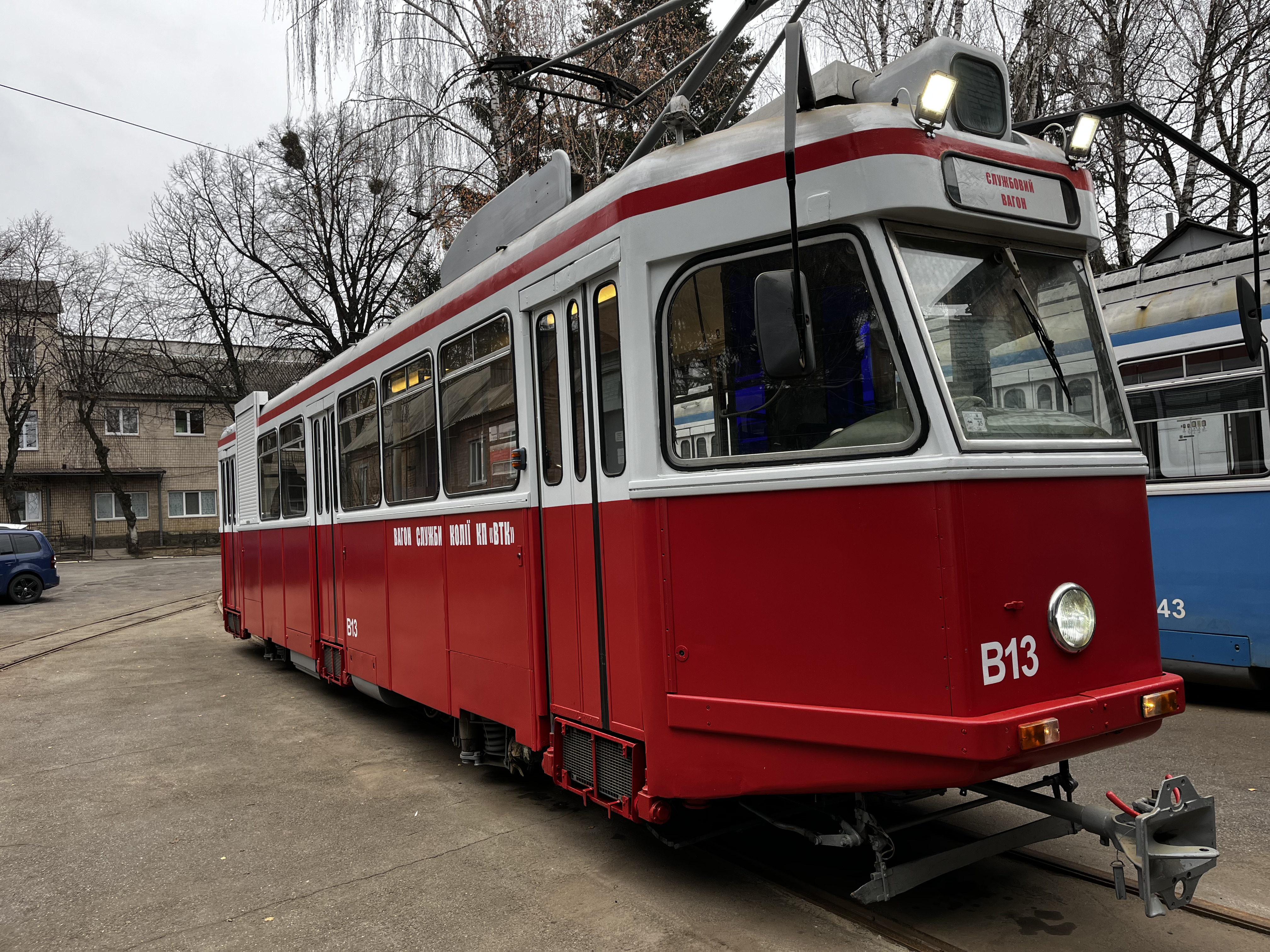 Пересувна майстерня. Вінницька транспортна компанія виготовила ще один службовий вагон, який облаштували рециклером асфальту